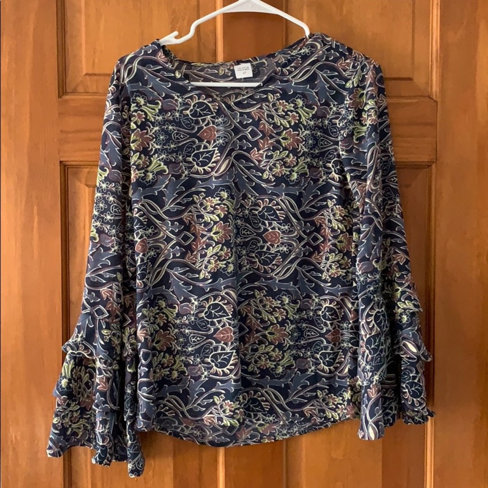 Cool bell  sleeved blouse